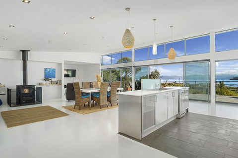 Sunset Bay Escape - Holiday Find 21