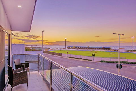 Burnie By The Bay Apartments - Holiday Find 4