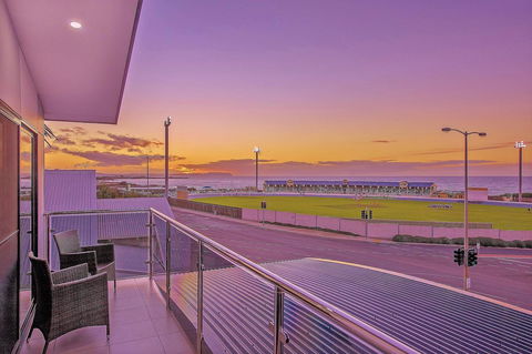 Burnie By The Bay Apartments - Holiday Find 12