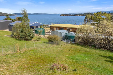 Omaroo Cottage Bruny Island - Holiday Find 13
