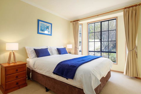 Omaroo Cottage Bruny Island - Holiday Find 9