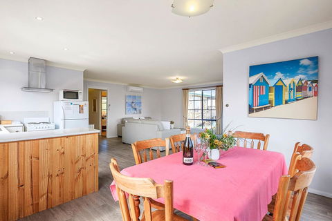 Omaroo Cottage Bruny Island - Holiday Find 7