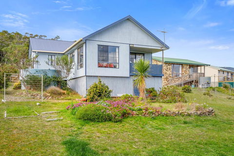 Omaroo Cottage Bruny Island - Holiday Find 16