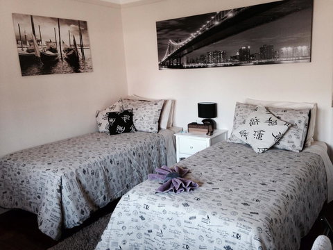 Two Up On York - Holiday Find 6