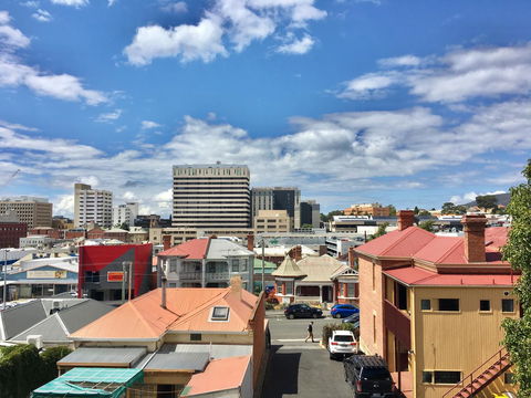 Hobart Inner City Apartment - Holiday Find 13