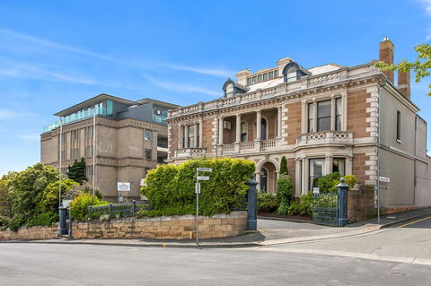 Lenna Of Hobart - Holiday Find 7