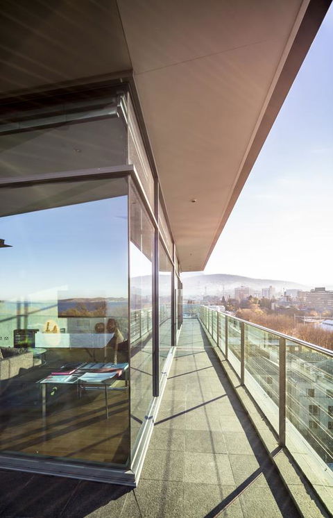 Lenna Of Hobart - Holiday Find 31