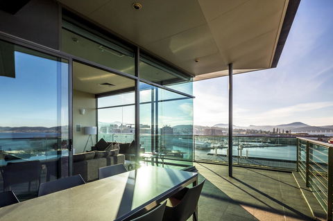 Lenna Of Hobart - Holiday Find 32