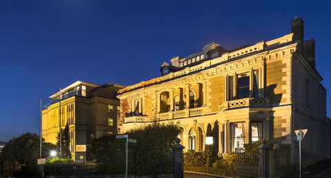 Lenna Of Hobart - Holiday Find 0