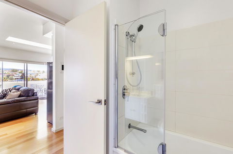 Bellerive Marina View Apartments NO 27 - Holiday Find 11