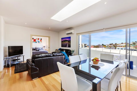 Bellerive Marina View Apartments NO 27 - Holiday Find 2