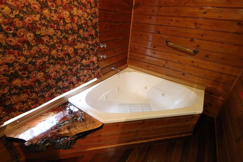 Kerrellie Cottages 2, 4 & 8 Reid Street - Holiday Find 11