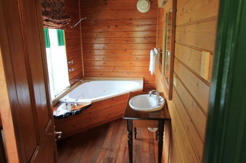 Kerrellie Cottages 2, 4 & 8 Reid Street - Holiday Find 17