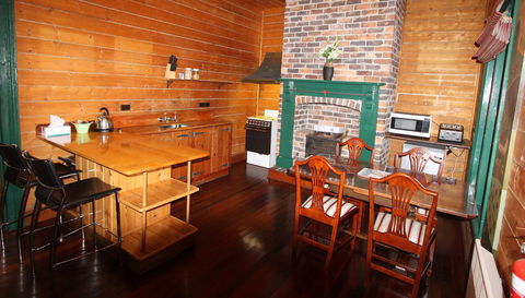 Kerrellie Cottages 2, 4 & 8 Reid Street - Holiday Find 9