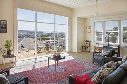 Highbury Apartments - Holiday Find 2