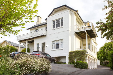 Highbury Apartments - Holiday Find 7
