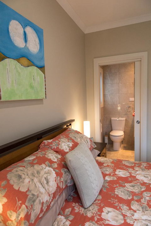 Mountain Blue Guest House - Holiday Find 12