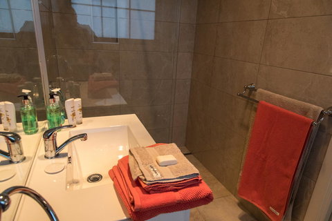 Mountain Blue Guest House - Holiday Find 14