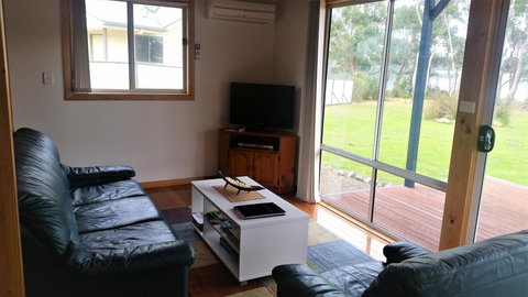 Four Seasons Waterfront Villas - Holiday Find 31