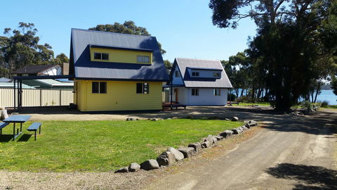 Four Seasons Waterfront Villas - Holiday Find 9