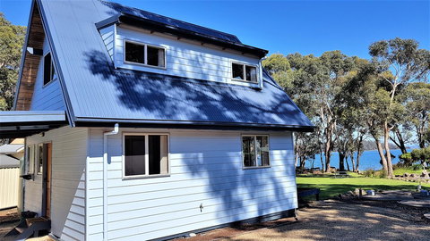 Four Seasons Waterfront Villas - Holiday Find 1