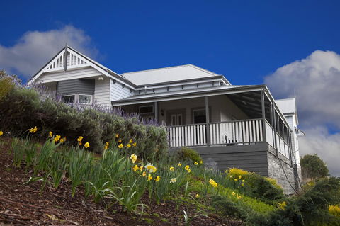 House On The Hill Bed And Breakfast - Holiday Find 0