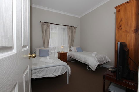 House On The Hill Bed And Breakfast - Holiday Find 33