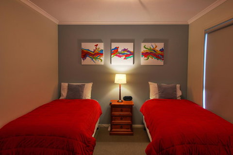 Hobart Villa - Holiday Find 8