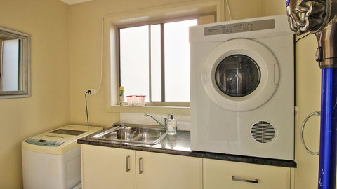 Hobart Villa - Holiday Find 11