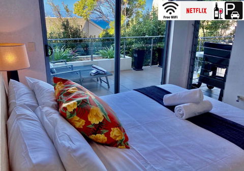 NEW Sunshine Beach Family Escape 3 Bedroom With Free Wifi And Parking - Holiday Find 0