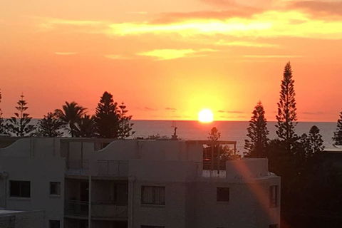 NEW UPMARKET COMFORTABLE 2 Bed, 2 Bath, OCEAN VIEWS, 250m To BUDDINA BEACH! - Holiday Find 1