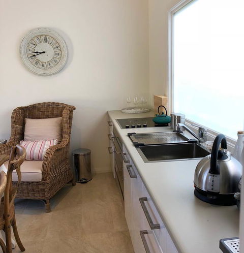 NEW: Tranquil Retreat -The Barn House Ingleside, Northern Beaches - Holiday Find 3