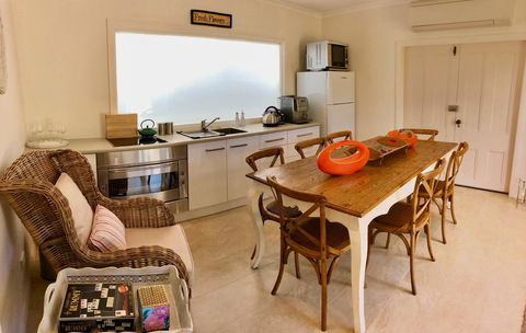 NEW: Tranquil Retreat -The Barn House Ingleside, Northern Beaches - Holiday Find 2