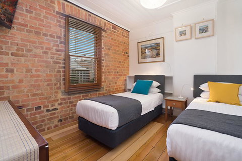 Newcastle Short Stay Apartments - 9 Alfred Street - Holiday Find 1