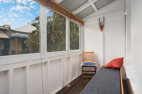 Newcastle Short Stay Apartments - 9 Alfred Street - Holiday Find 3