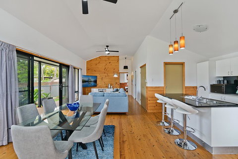 Newcastle Short Stay Apartments - Glebe Road Adamstown - Holiday Find 0