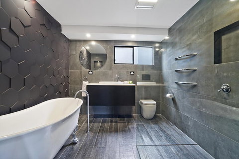 Newcastle Short Stay Apartments - Glebe Road Adamstown - Holiday Find 1