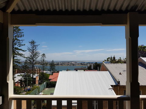 Newcastle Short Stay Apartments - Vista Apartment - Holiday Find 0