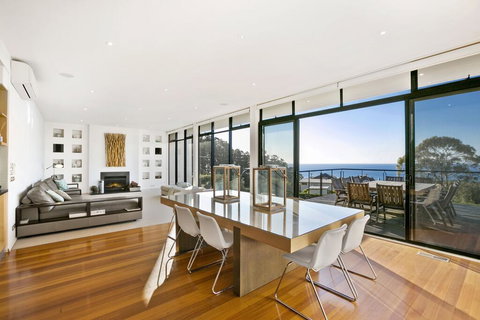 Newhaven Luxury Family Home With Bay Views, Large Pool, Jacuzzi, Tennis Court, Playground - Holiday Find 1