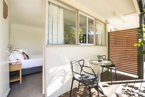 Nightcap At Golden Beach Tavern - Holiday Find 3