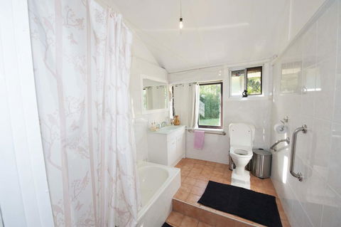 Nimbin Waterfall Retreat - Holiday Find 0