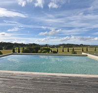 Noble Willow Estate Lovedale. Super Spacious with views and pool - Holiday Find