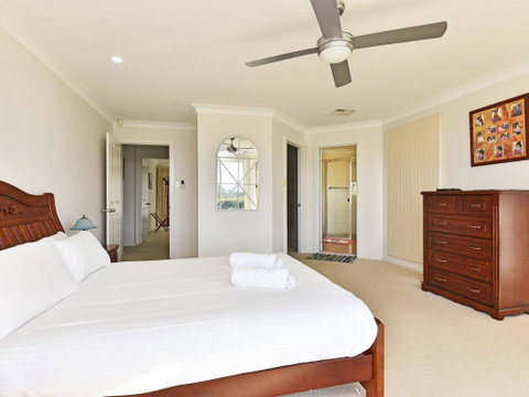 Noble Willow Homestead Lovedale. Super Spacious, With Views And Pool - Holiday Find 1