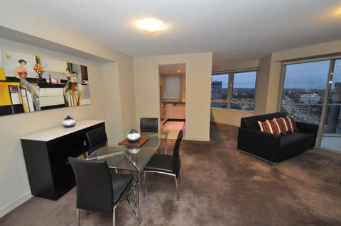 North Sydney Fully Self Contained Modern 2 Bed Apartment (2207BER) - Holiday Find 2