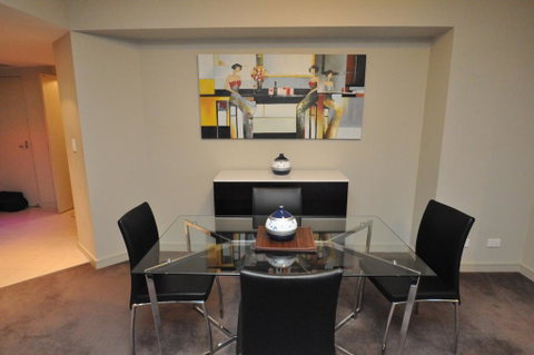 North Sydney Fully Self Contained Modern 2 Bed Apartment (2207BER) - Holiday Find 3
