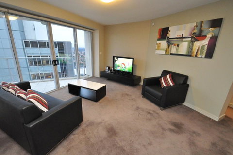 North Sydney Fully Self Contained Modern 2 Bed Apartment (2207BER) - Holiday Find 1