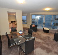North Sydney Fully Self Contained Modern 2 Bed Apartment 2207BER - Holiday Find