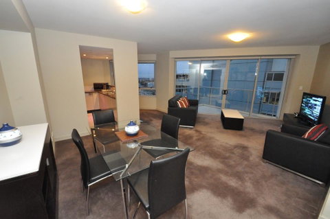 North Sydney Fully Self Contained Modern 2 Bed Apartment (2207BER) - Holiday Find 0