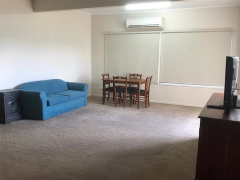 O'Shea's Royal Hotel - Holiday Find 1