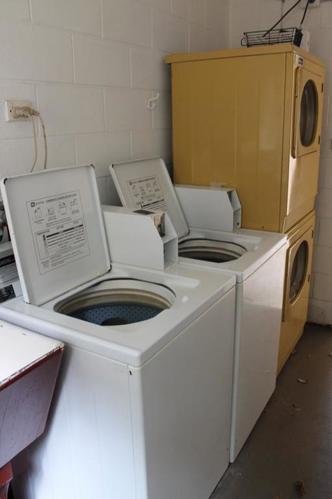 Oasis Inn Apartments - Holiday Find 3
